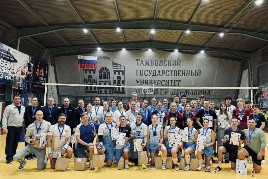 Сыграны матчи первого рождественского Кубка ректора Державинского по волейболу фото анонса