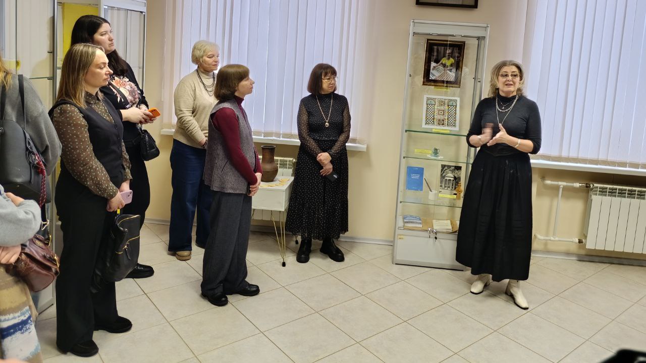 В Державинском открыли выставку авторской керамики фото анонса