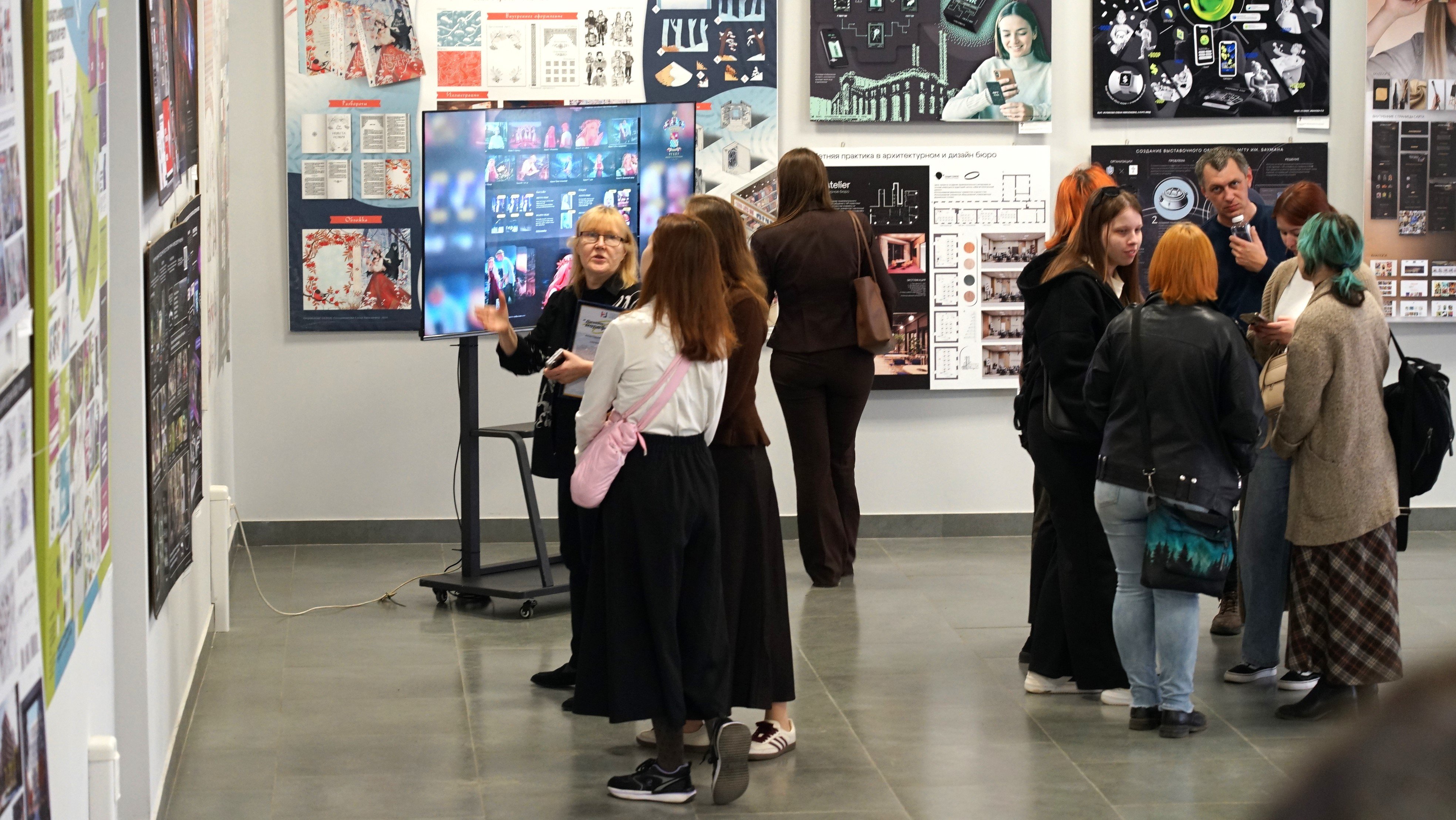 В Державинском совместно со Строгановским университетом открыли выставку «Дизайн-марафон: синтез технологий и творчества»  фото анонса