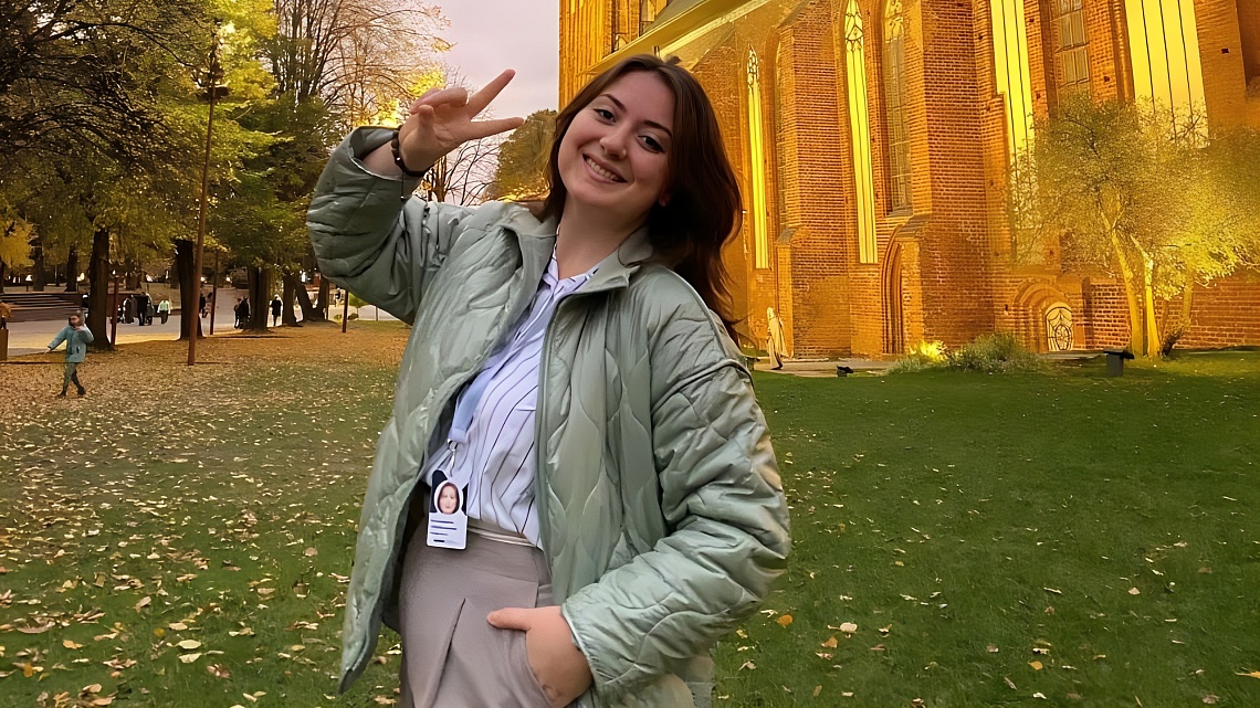 Студентка Державинского Елизавета Сдобникова получила стипендию Президента России на обучение за рубежом фото детальные